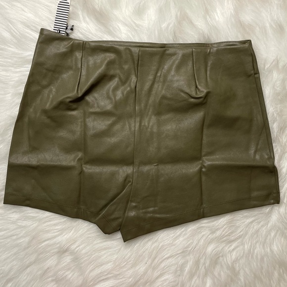 NEW WOMEN’S TRENDY OLIVE GREEN BUTTON FRONT FAUX LEATHER SKORT - Picture 11 of 15